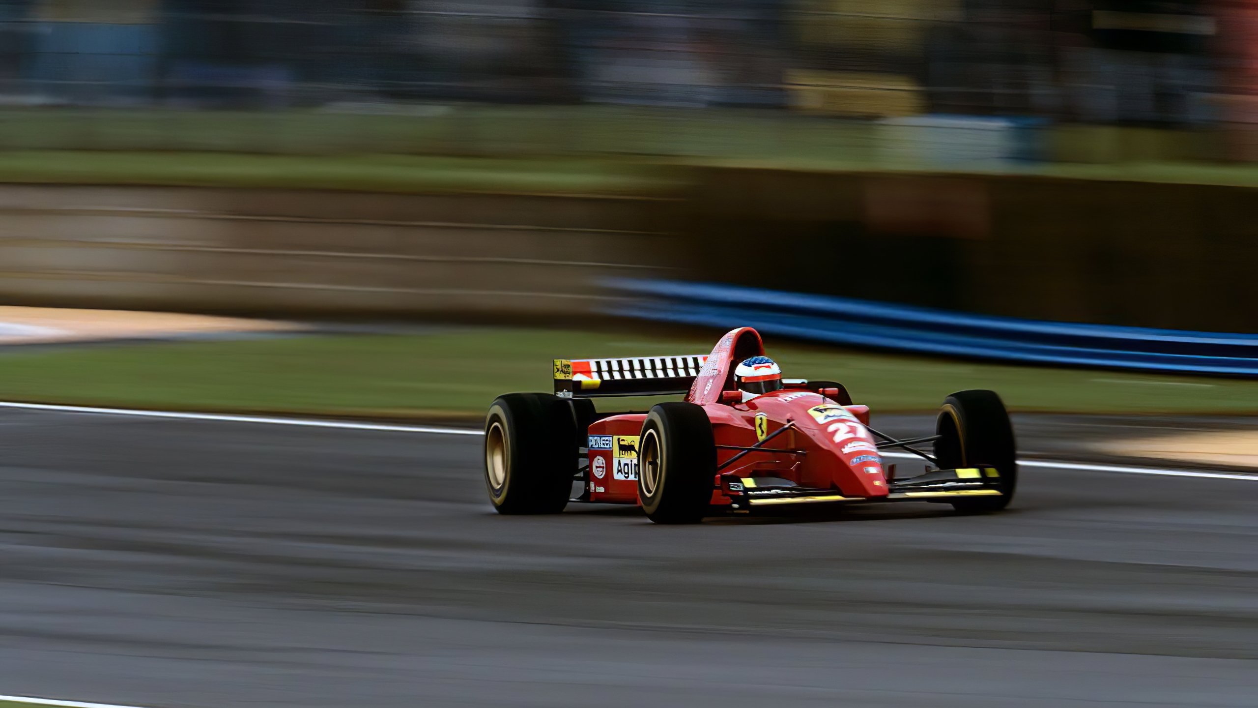 _F1赛车赛：惊险瞬间记录了速度的极限_，f1赛车极速测试
