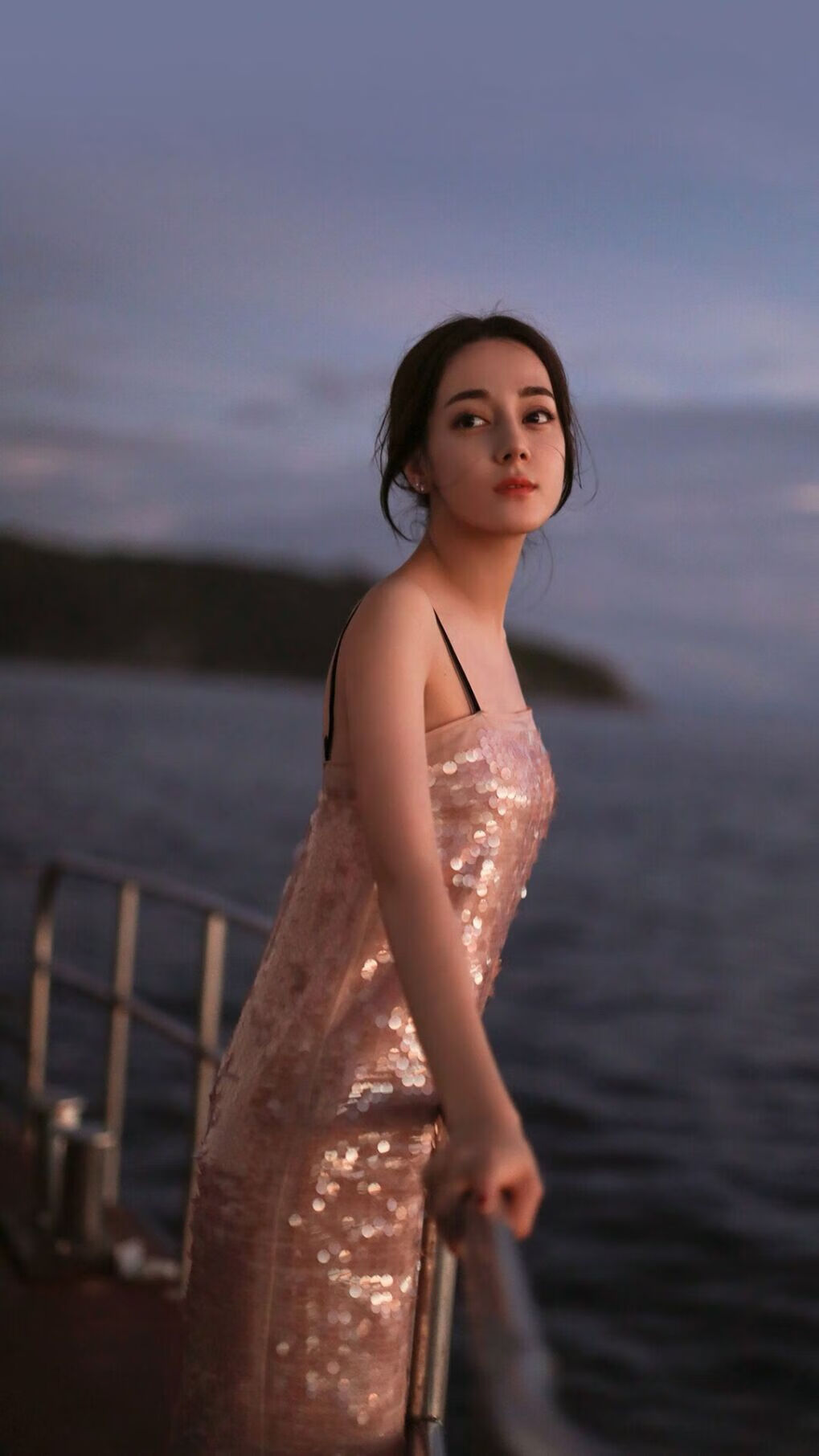 哥伦比亚女足在巴黎奥运会上展现出强大的团队协作能力，哥伦比亚男足主帅